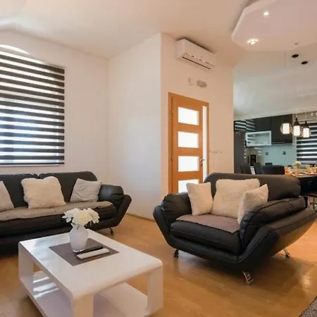 Beautiful Mia With Pool In فيلة ماكارسكا