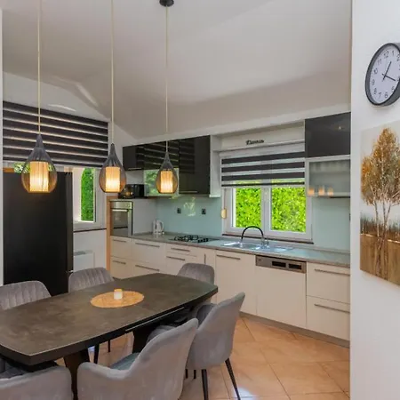 Beautiful Mia With Pool In *