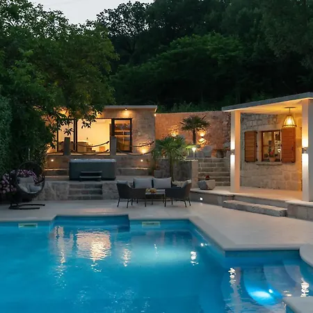 فيلة Beautiful Mia With Pool In *