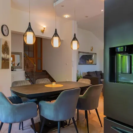 Beautiful Mia With Pool In فيلة