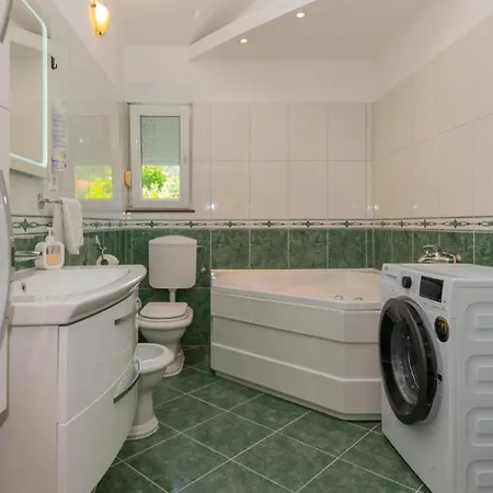 فيلة Beautiful Mia With Pool In