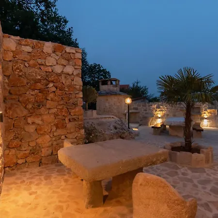 Beautiful Mia With Pool In فيلة *