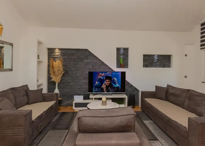 Beautiful Mia With Pool In Villa Makarska