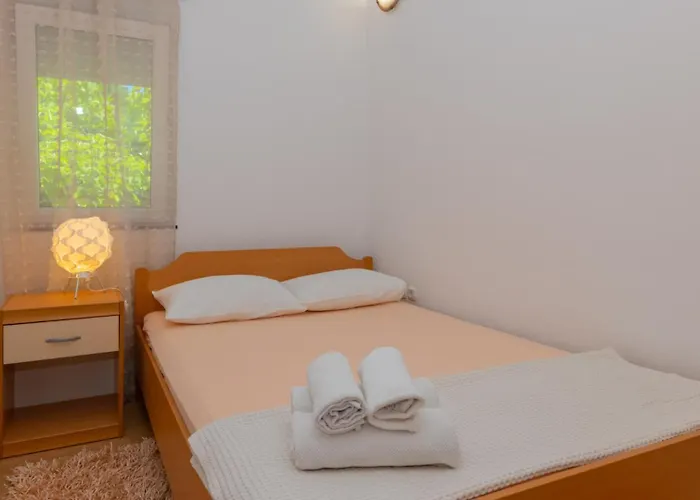 Beautiful Mia With Pool In *