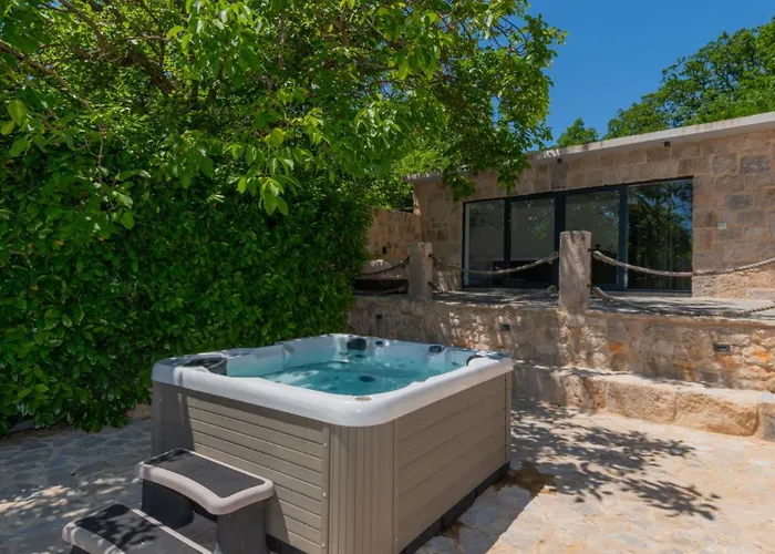 Villa Beautiful Mia With Pool In Makarska