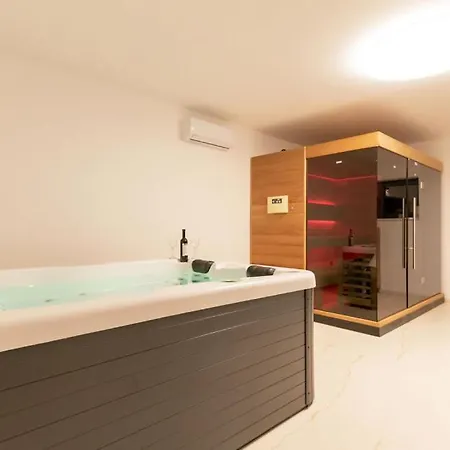 Beautiful Villa Mia With Pool In Makarska