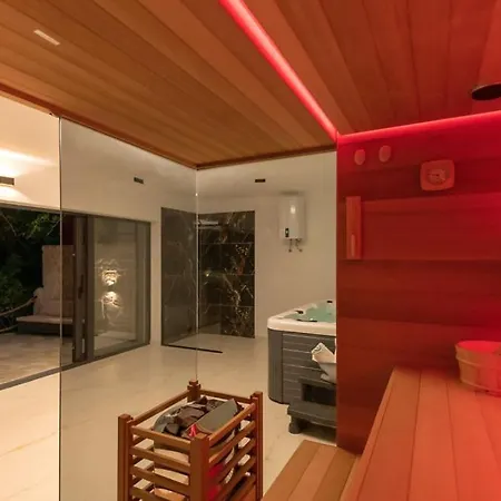 Villa Beautiful Villa Mia With Pool In Makarska *