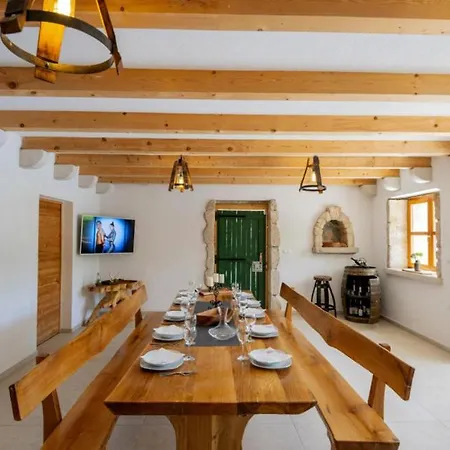 Beautiful Villa Mia With Pool In Makarska