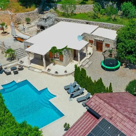 Beautiful Mia With Pool In Villa *