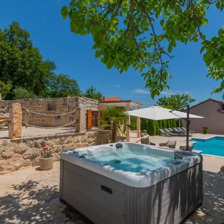 Beautiful Mia With Pool In Makarska