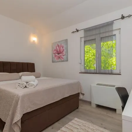 Villa Beautiful Mia With Pool In Makarska