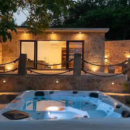 Beautiful Mia With Pool In Villa Makarska