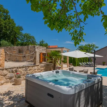 Villa Beautiful Mia With Pool In