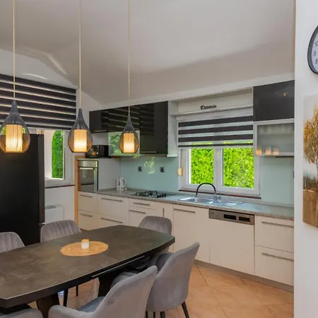 Beautiful Mia With Pool In Villa Makarska