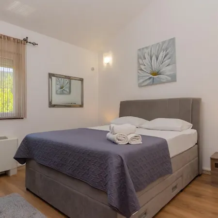 Villa Beautiful Mia With Pool In