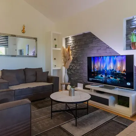 Villa Beautiful Mia With Pool In Makarska