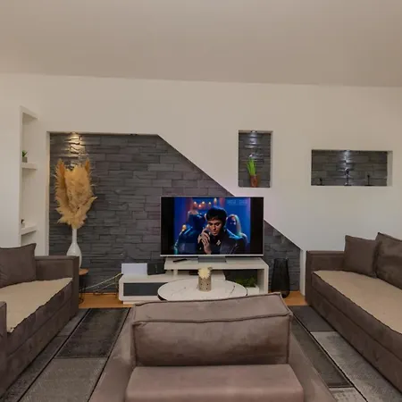 Beautiful Mia With Pool In Villa Makarska