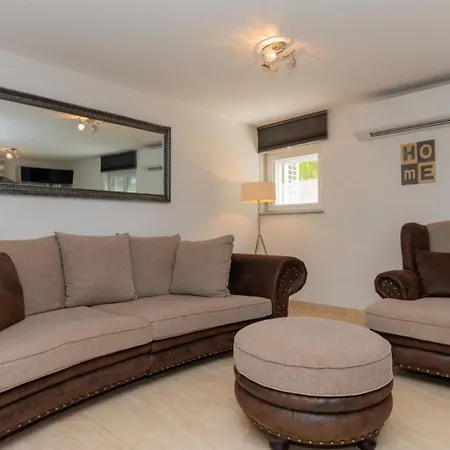 Beautiful Mia With Pool In Villa *