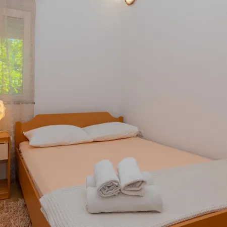 Beautiful Mia With Pool In *