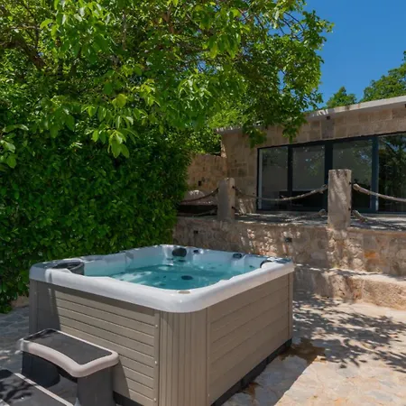 Villa Beautiful Mia With Pool In Makarska