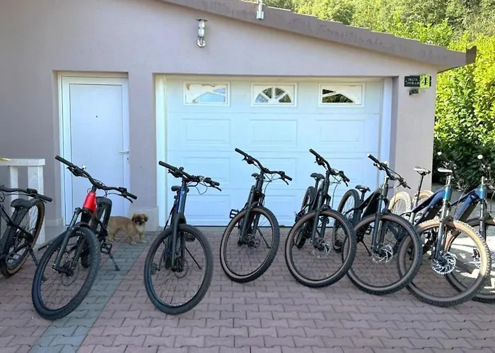 Beautiful Mia With Pool In Villa Makarska