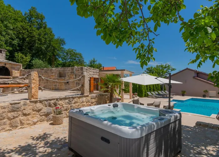 Villa Beautiful Mia With Pool In