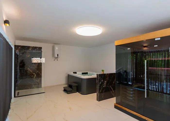 Beautiful Mia With Pool In Villa Makarska