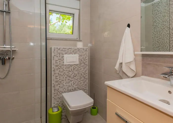 Beautiful Mia With Pool In Makarska