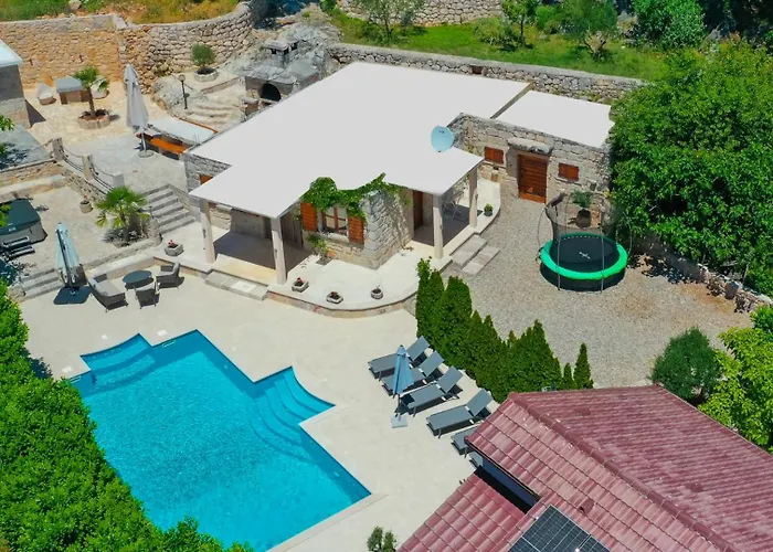 Villa Beautiful Mia With Pool In Makarska