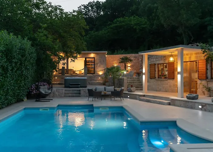 Villa Beautiful Mia With Pool In *