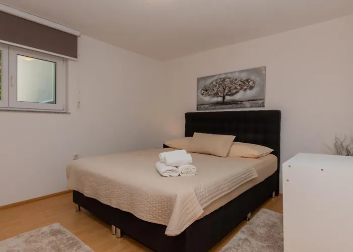 Beautiful Mia With Pool In Makarska