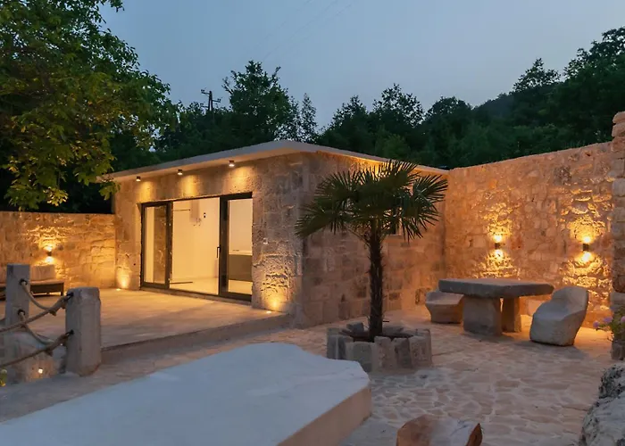 Beautiful Mia With Pool In Villa Makarska