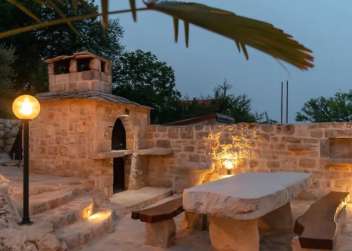 Beautiful Mia With Pool In *