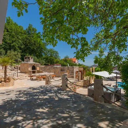 Beautiful Mia With Pool In Willa Makarska