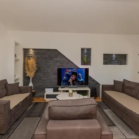 Beautiful Mia With Pool In