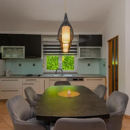 Beautiful Mia With Pool In Willa *