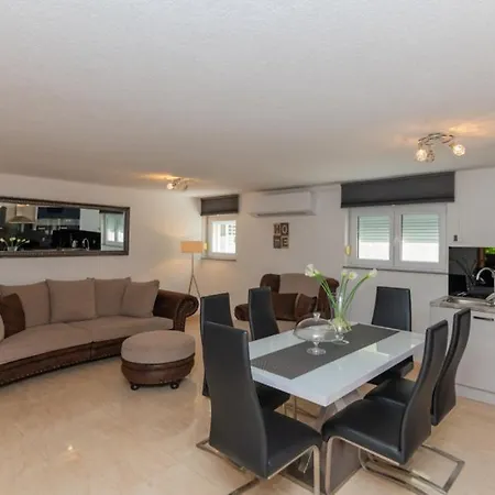 Beautiful Mia With Pool In Makarska