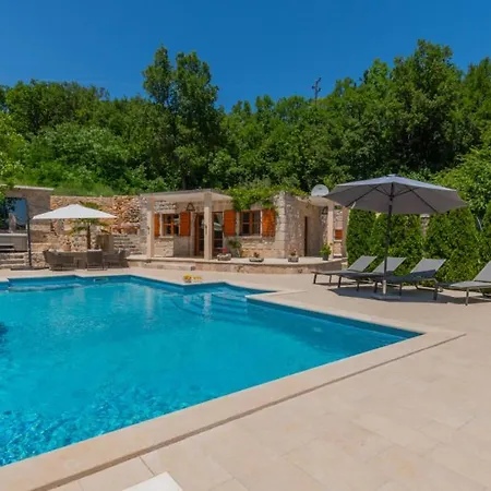 Beautiful Mia With Pool In Makarska